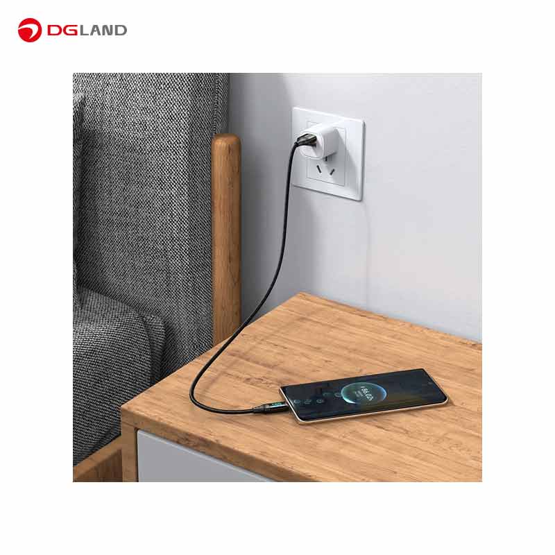 کابل شارژ USB به USB-C مک دودو مدل CA-108 طول 1.2 متر کابل شارژ USB به USB-C مک دودو مدل CA-108 طول 1.2 متر